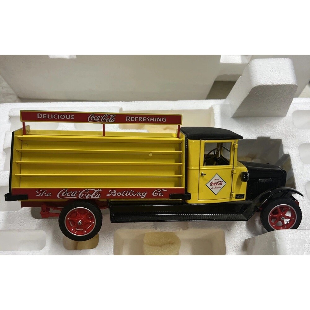 Coca-Cola Diecast Replica 1928 Yellow & Black Delivery Truck Danbury Mint NIB